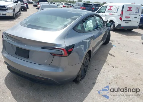 2025 Tesla Model 3 Long Range Rear-Wheel Drive z USA, uszkodzony, nr VIN 5YJ3E1EA2SF933490